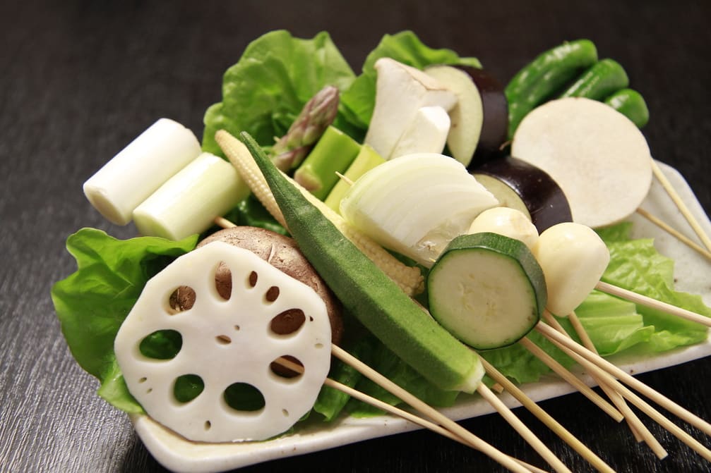 レンコンなど野菜串の盛り合わせ